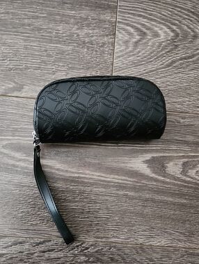OAKLEY BLACK ZIPPER SOFT SIDED SUNGLASSES CASE WITH WRISTLET